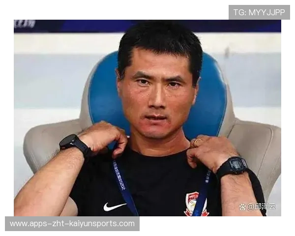 国足用人争议升级！李霄鹏不要的人，邵佳一却当宝贝