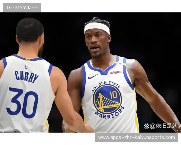 库里赛场边为球迷单膝致敬，暖场画面刷屏